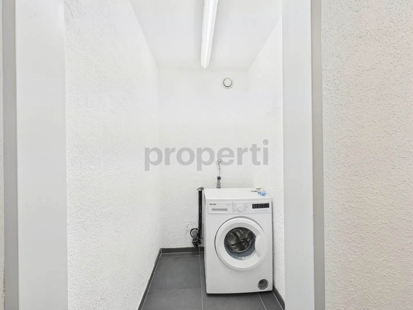 Cozy 3.5-room apartment with balcony and panoramic view in Näfels - Photo 8 of 11