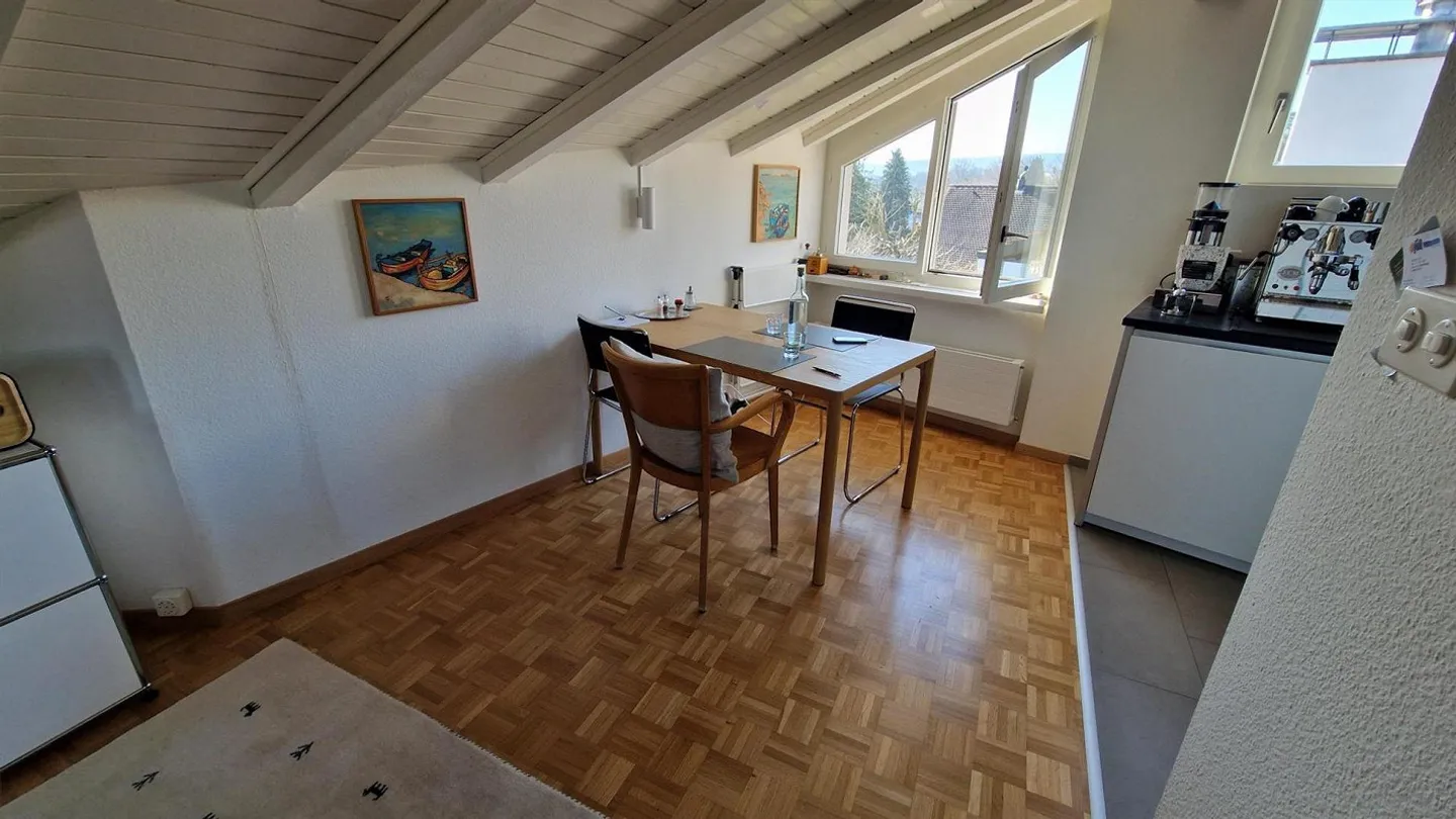 Appartamento attico 2.5 camere affascinante incluso ampio spazio hobby per ospiti - Foto 4 di 6