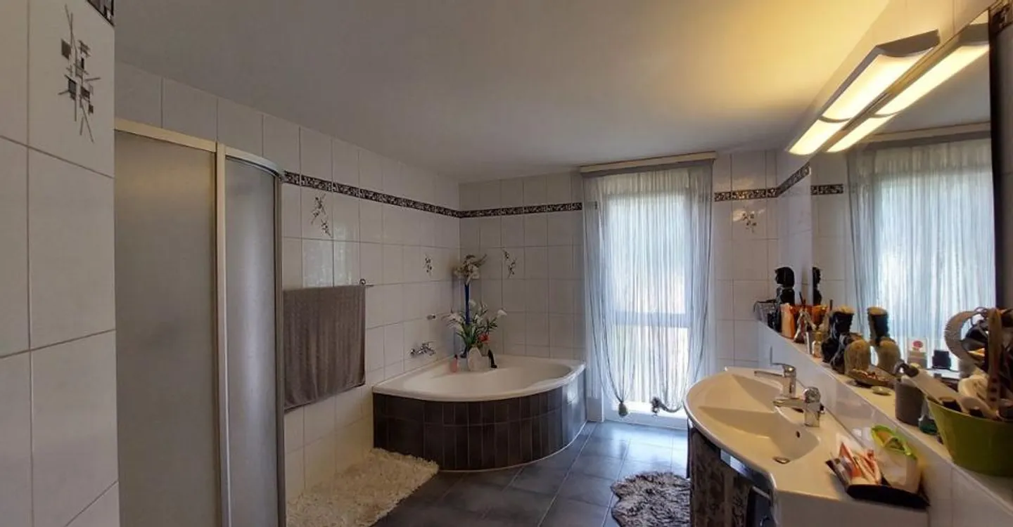 Appartement spacieux avec terrasse - Photo 10 sur 12