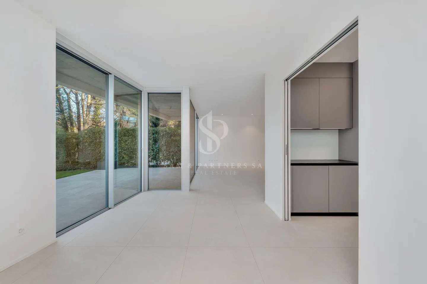 Modern mit Garten - Foto 8 von 17