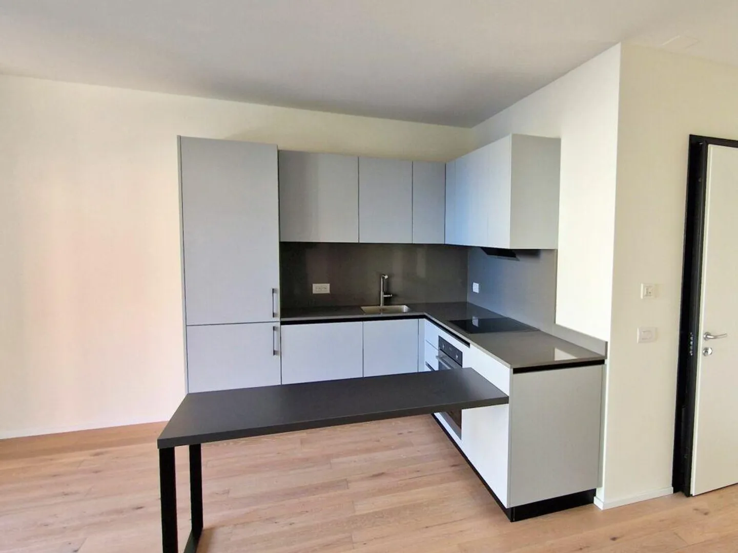 Nuovo e moderno appartamento di 2,5 stanze nel centro di Chiasso - Foto 2 di 4