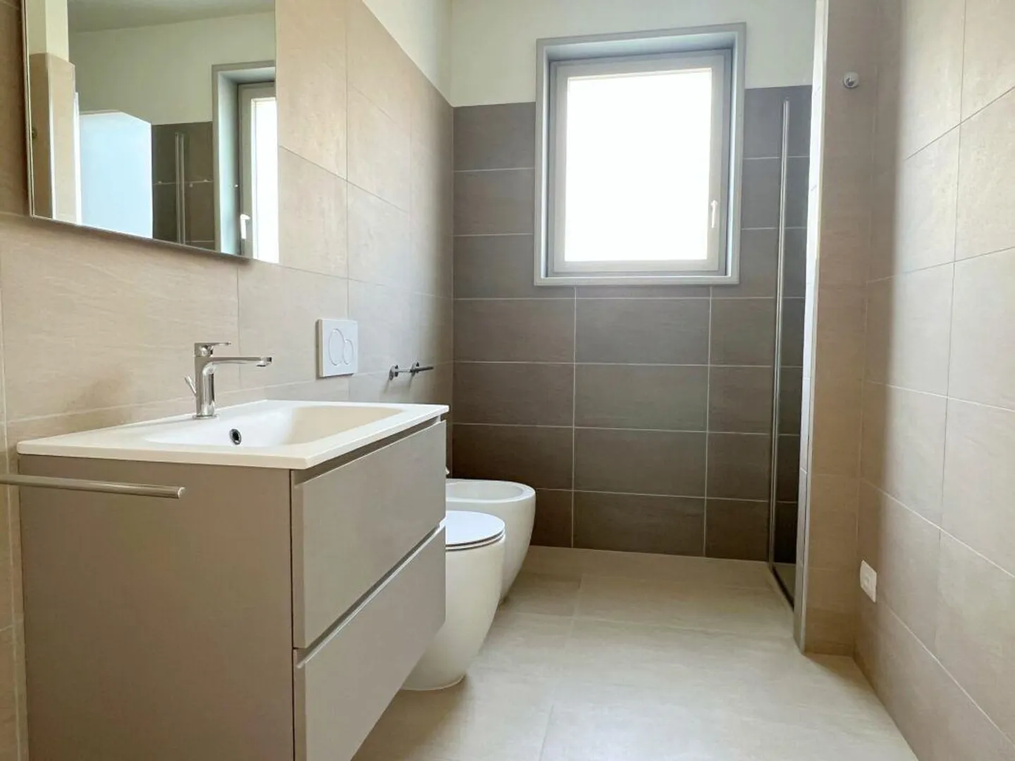 Nuovo e moderno appartamento di 2,5 stanze nel centro di Chiasso - Foto 3 di 4