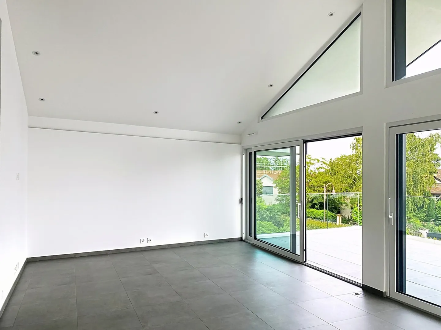 Magnificent apartment with lake view - Photo 6 of 20