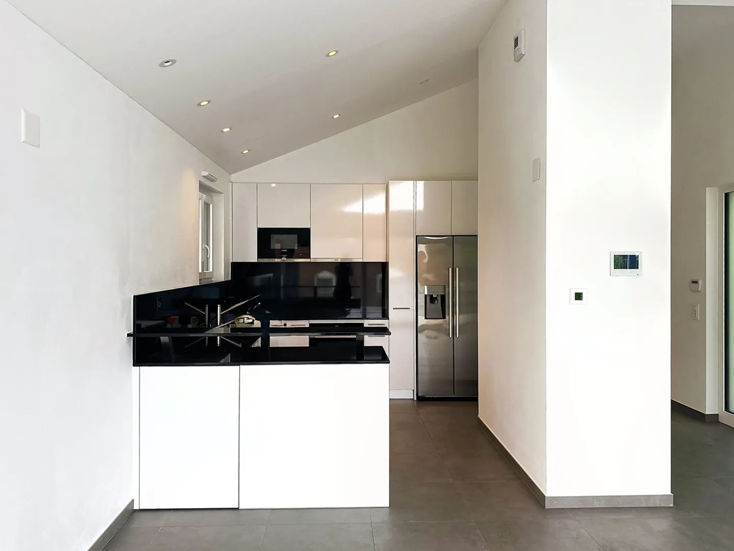 Magnificent apartment with lake view - Photo 8 of 20