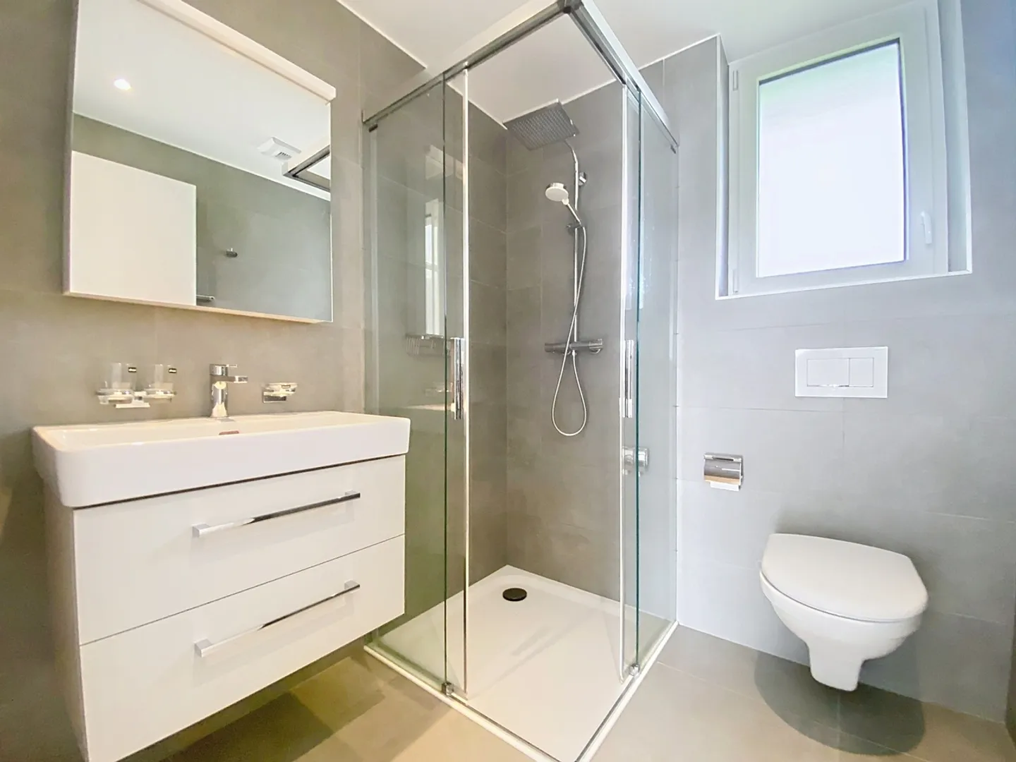 Magnificent apartment with lake view - Photo 18 of 20