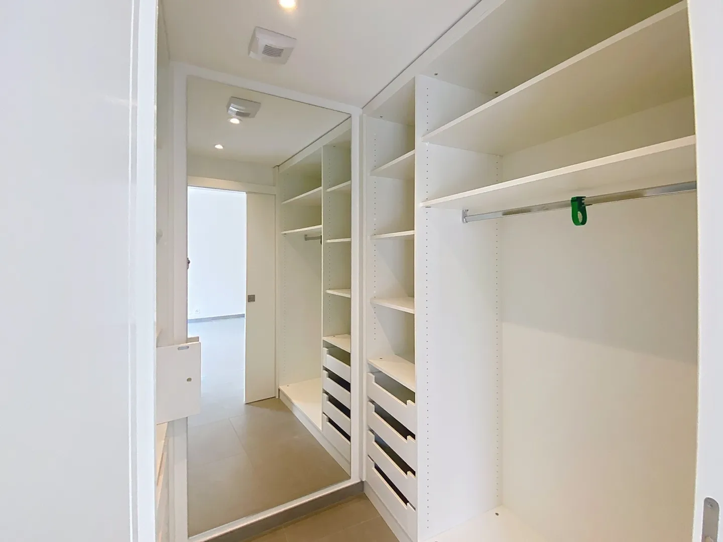 Magnificent apartment with lake view - Photo 16 of 20