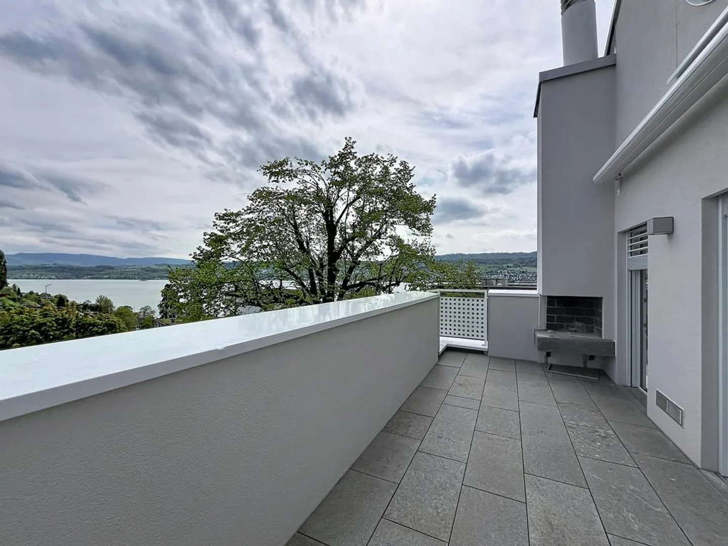 Exclusive 4-room maisonette apartment with lake view in Herrliberg - Photo 9 of 9