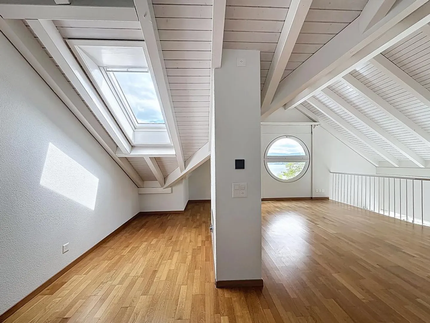 Exclusive 4-room maisonette apartment with lake view in Herrliberg - Photo 6 of 9