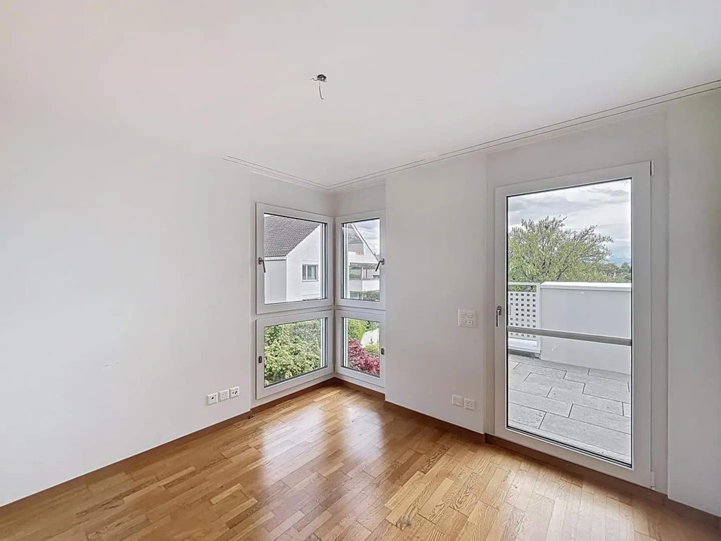 Exclusive 4-room maisonette apartment with lake view in Herrliberg - Photo 8 of 9