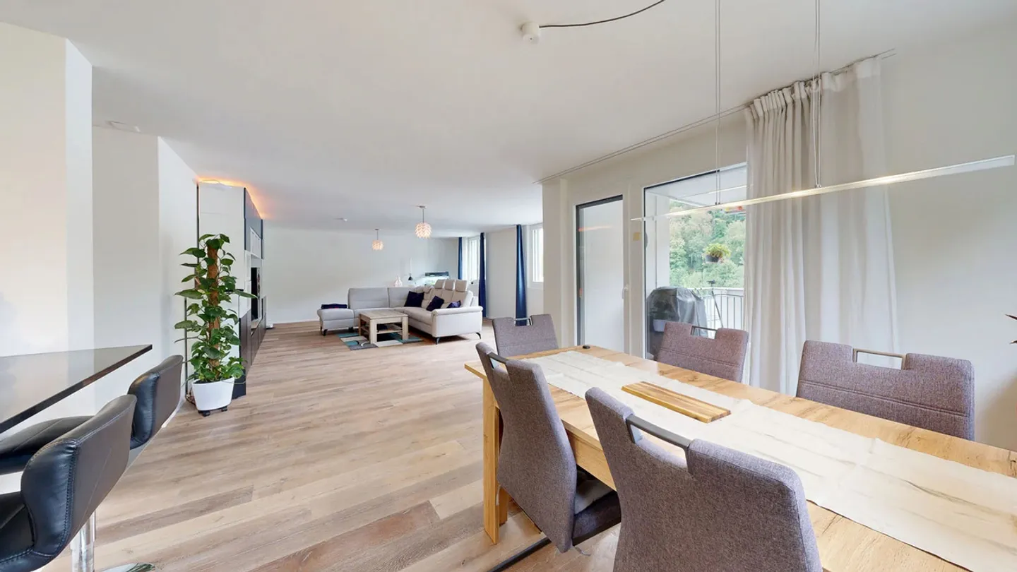 Appartement moderne de 4,5 pièces avec balcon et deux places de parking - Photo 5 sur 17
