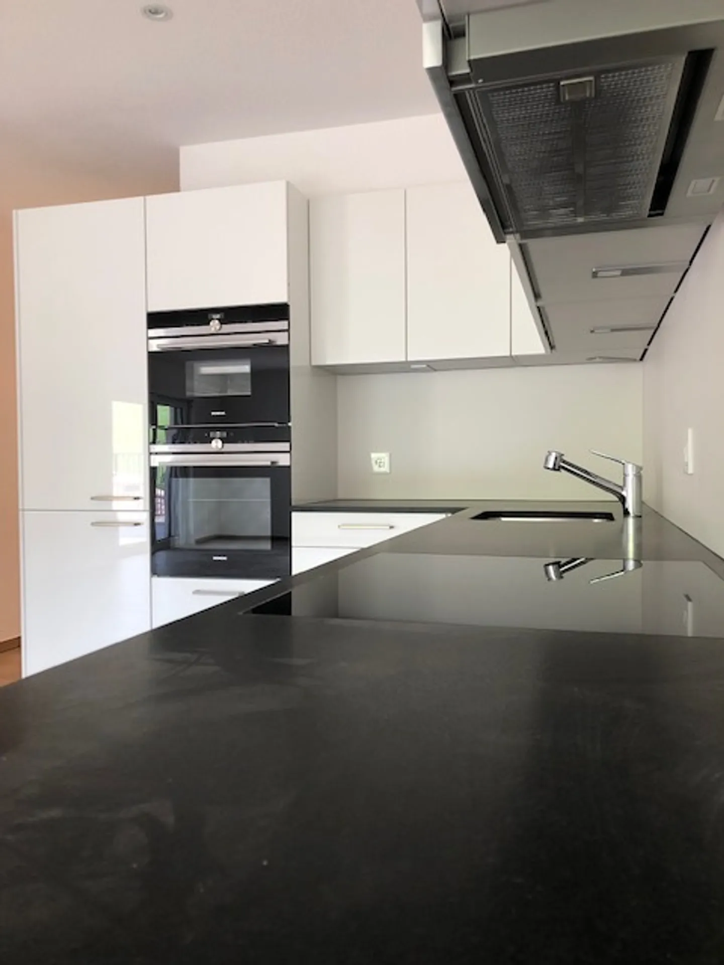 For rent - Beautiful 4.5-room apartment with large terrace in Tavannes - Photo 3 of 13