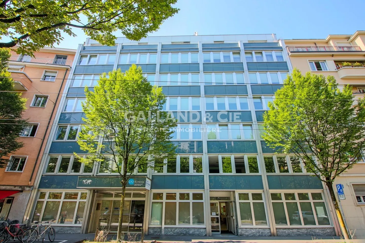 Place couverte - Photo 1 sur 1