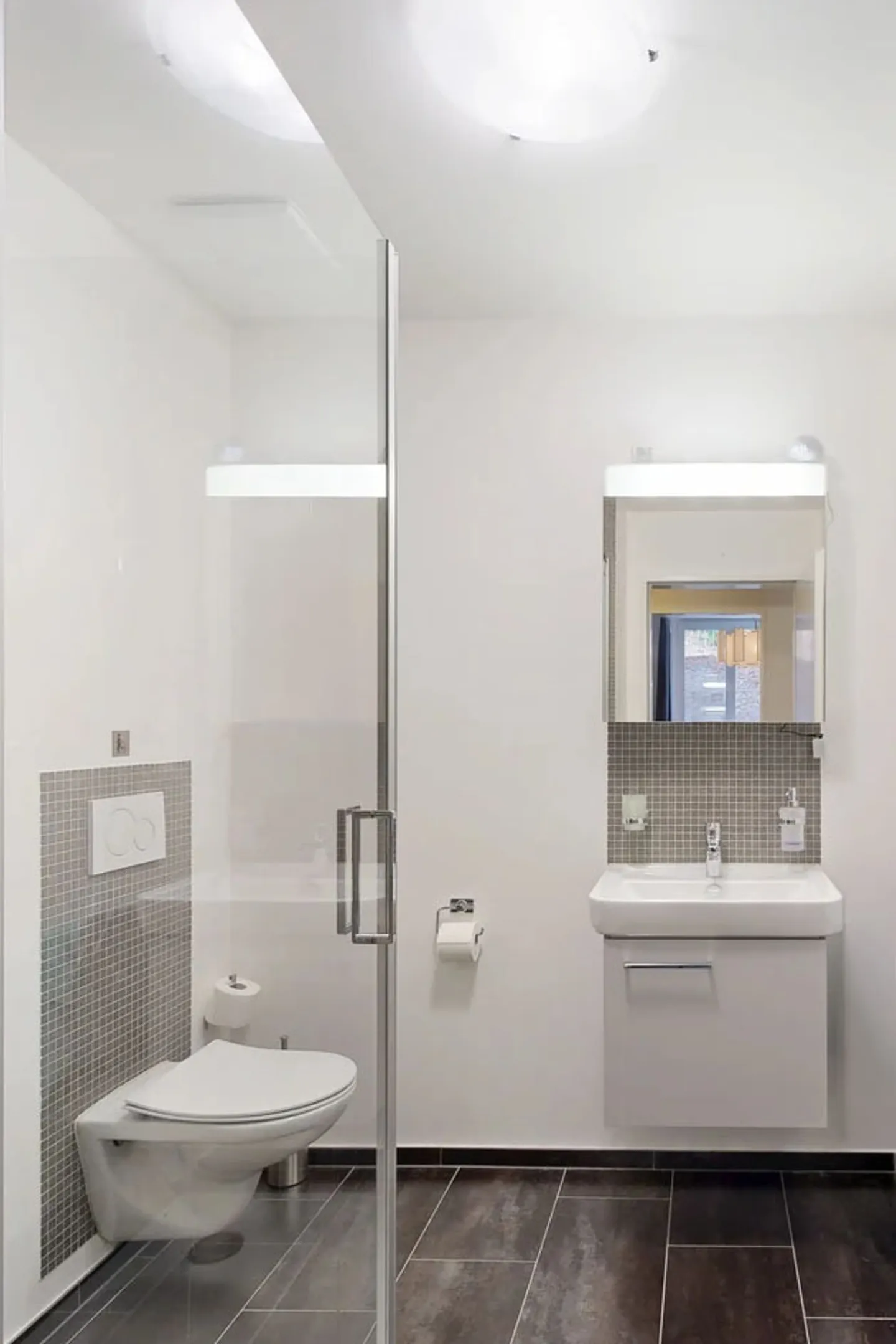 Appartement moderne de 4,5 pièces avec balcon et deux places de parking - Photo 10 sur 17