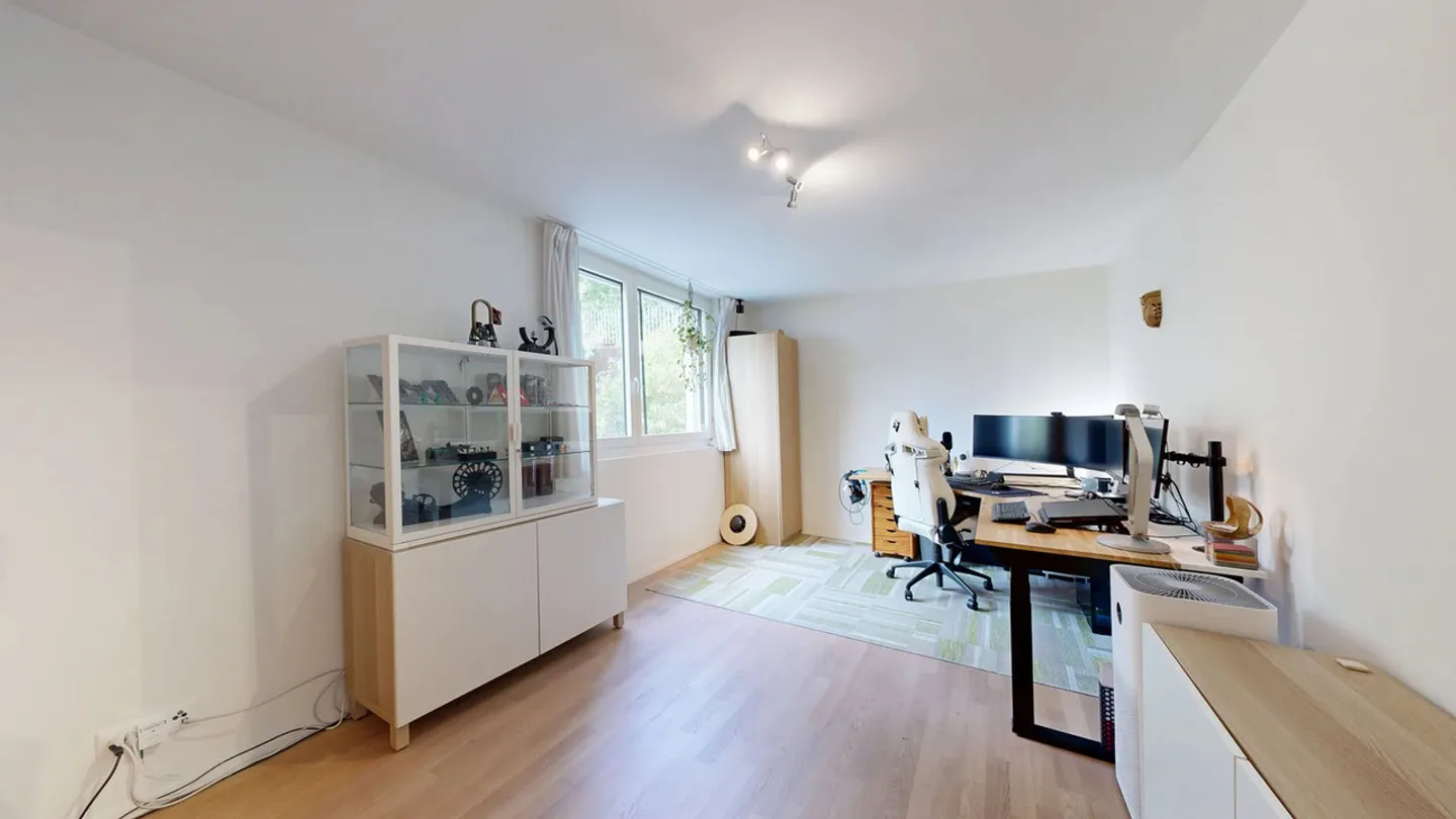Appartement moderne de 4,5 pièces avec balcon et deux places de parking - Photo 12 sur 17