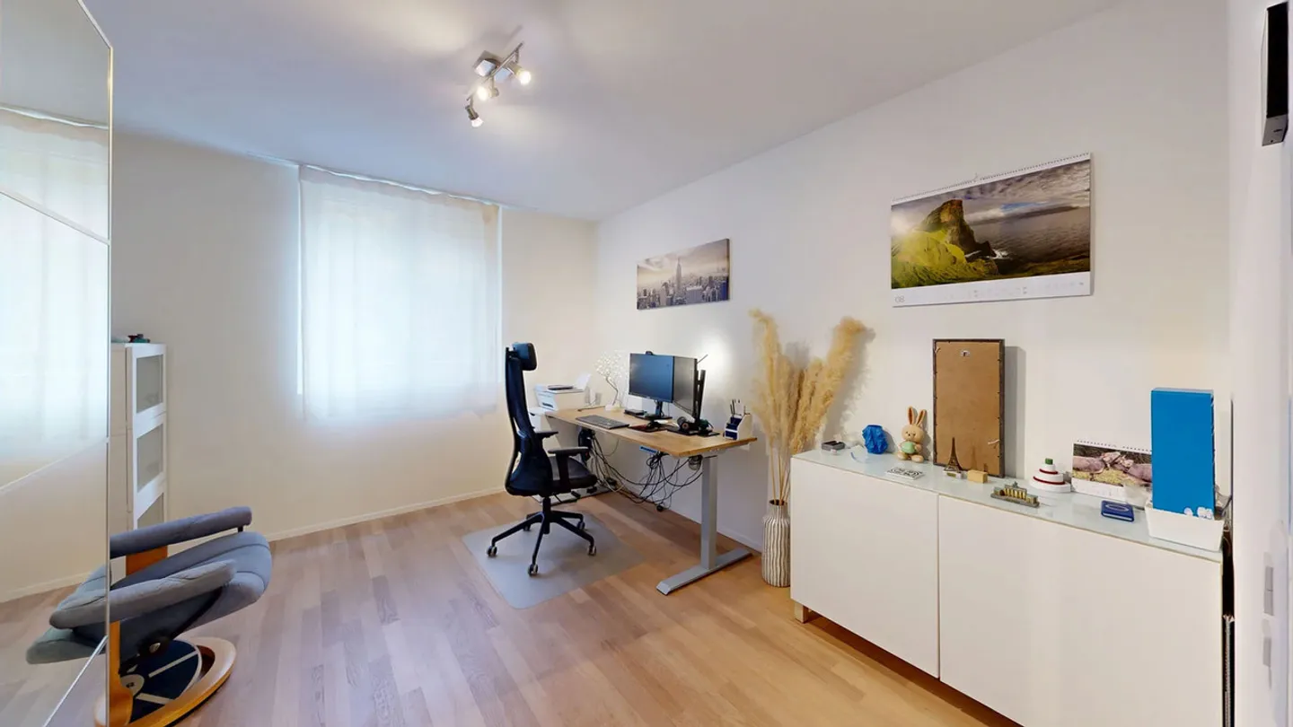 Appartement moderne de 4,5 pièces avec balcon et deux places de parking - Photo 14 sur 17
