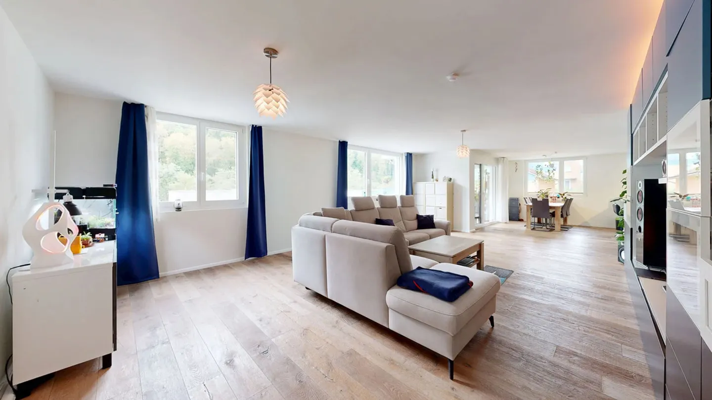 Appartement moderne de 4,5 pièces avec balcon et deux places de parking - Photo 7 sur 17