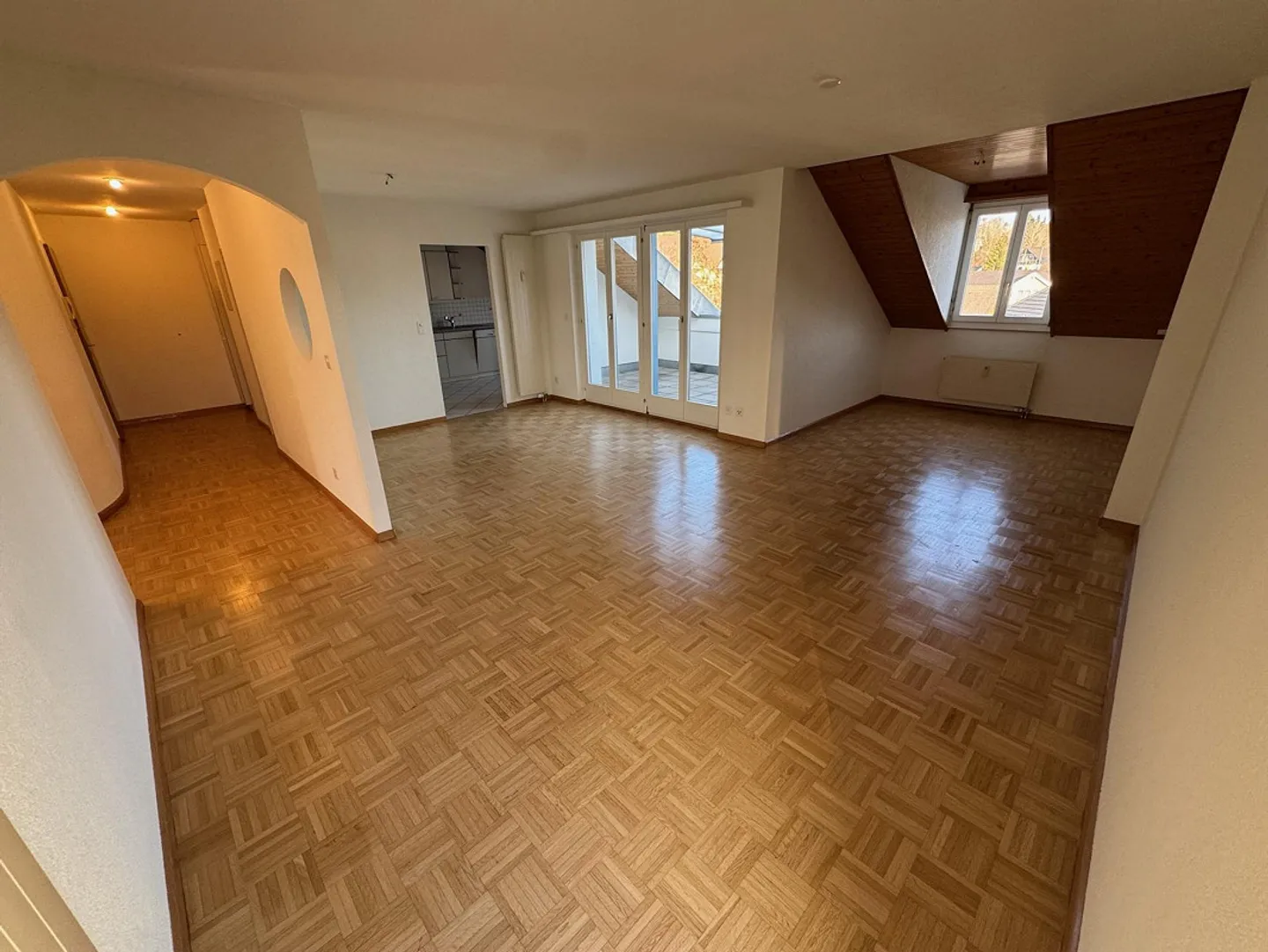 Appartement lumineux de 4,5 pièces avec terrasse, belle vue, 2 salles de bains - Photo 1 sur 7