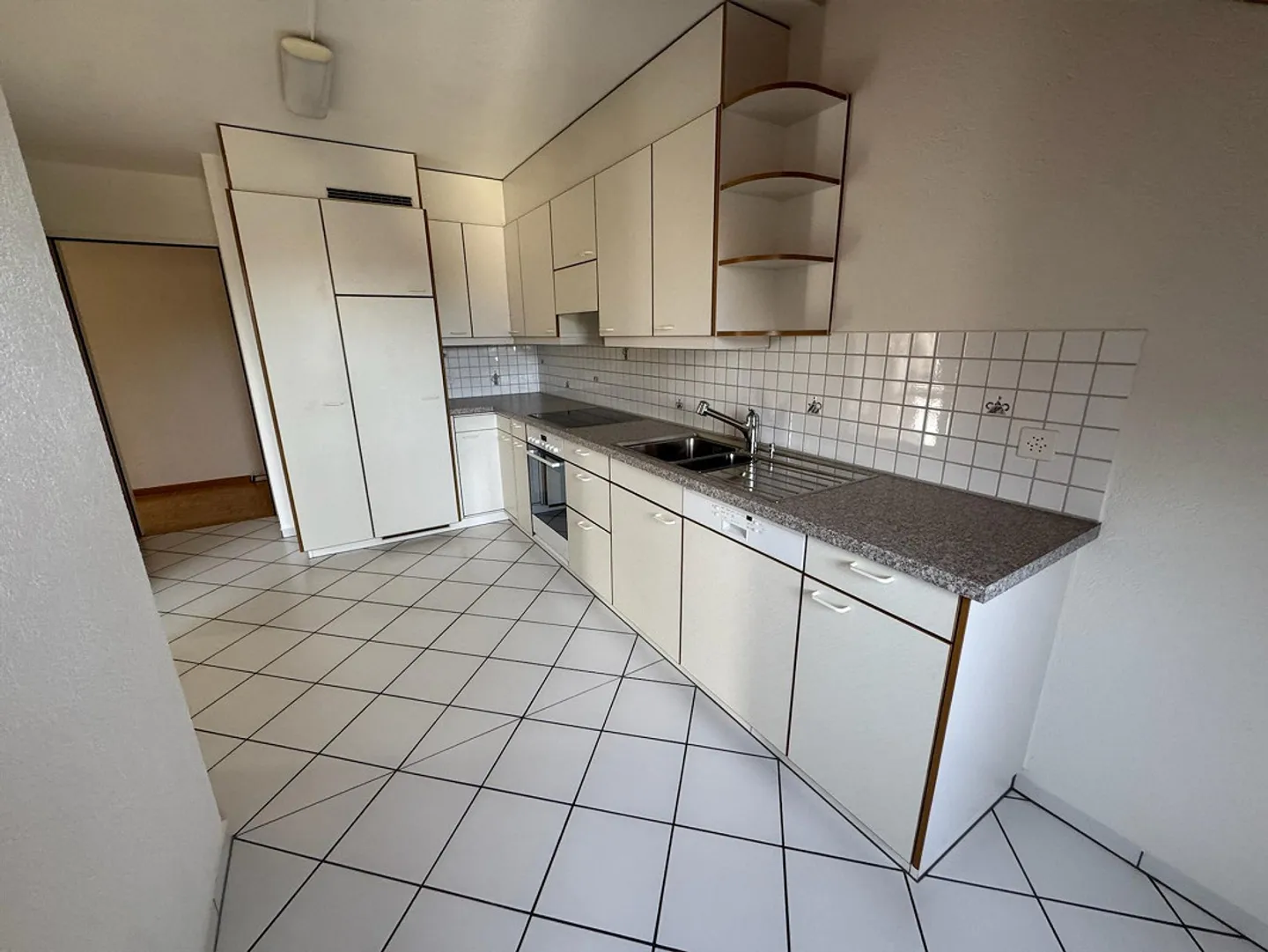 Appartement lumineux de 4,5 pièces avec terrasse, belle vue, 2 salles de bains - Photo 3 sur 7