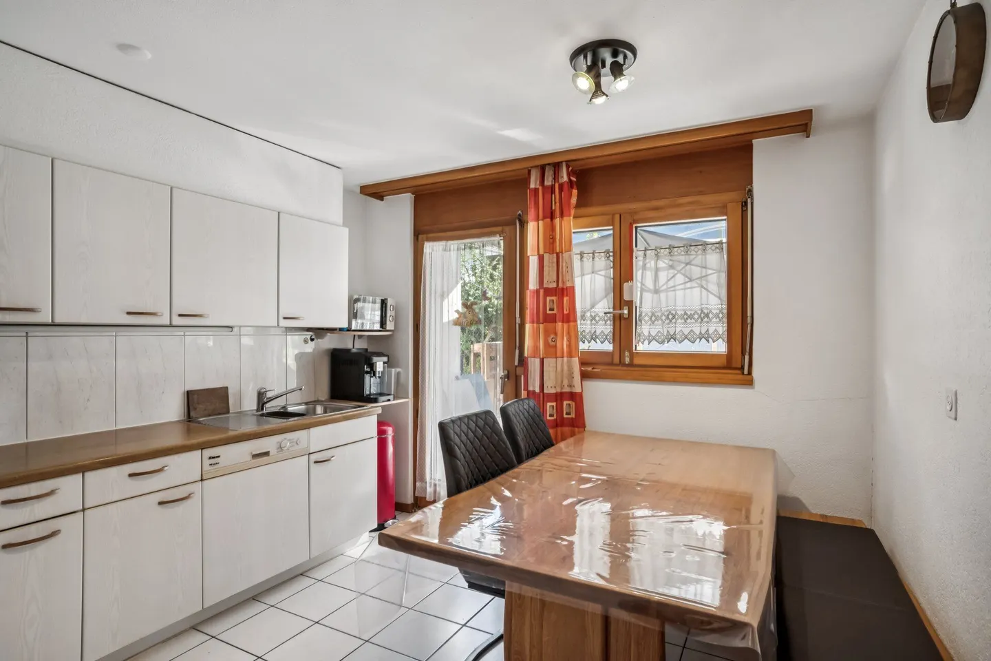 Sunny living happiness with spacious south terrace in Raron - Photo 5 of 10