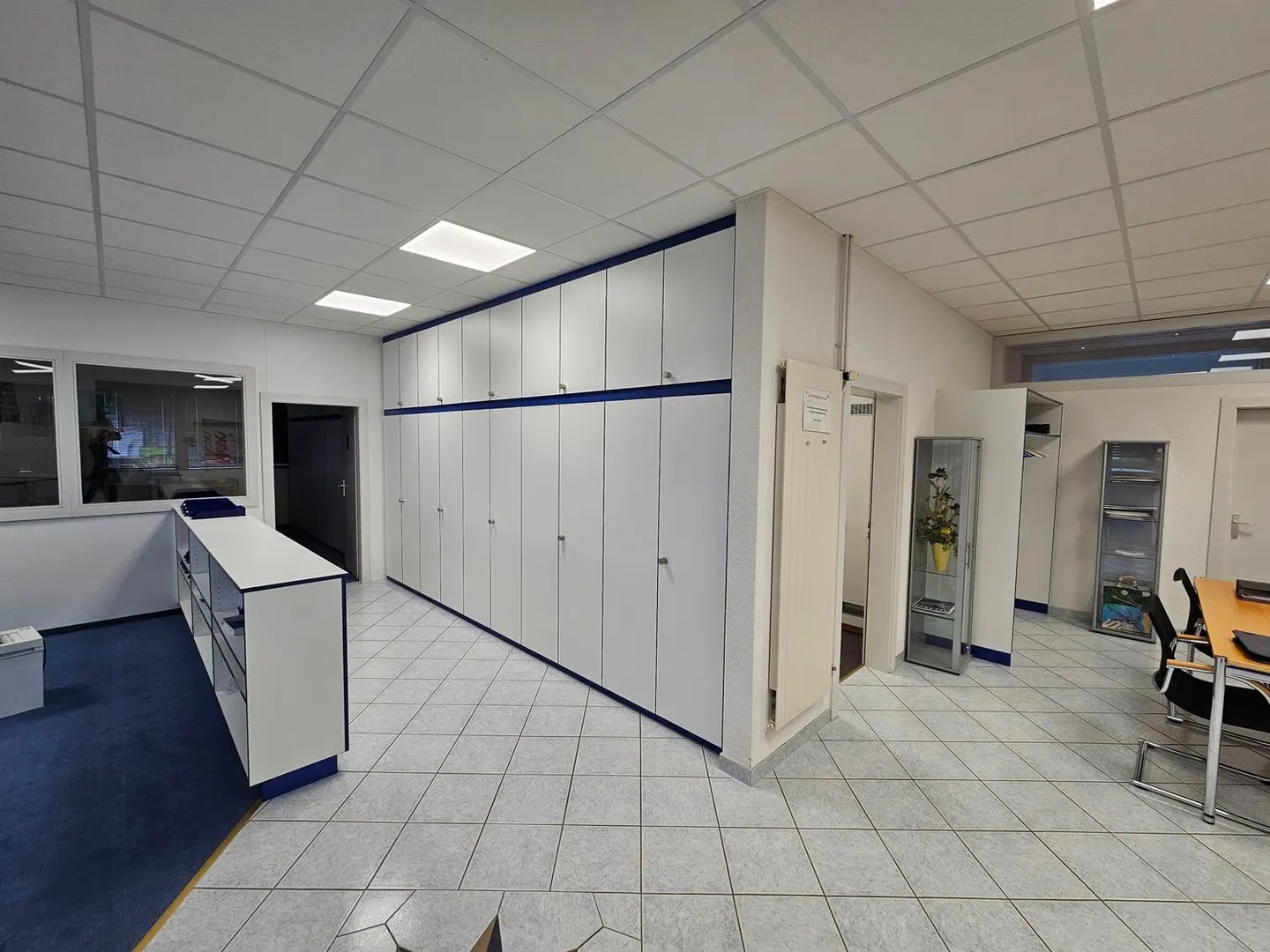 380 m2 distributed in 4 commercial premises. - Photo 3 of 6