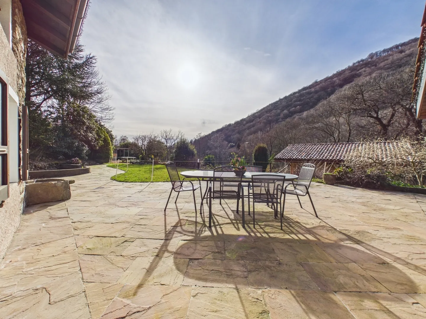 Exklusive Villa mit 7,5 Zimmern, eingebettet in die Natur mit dépendance und... - Foto 6 von 13