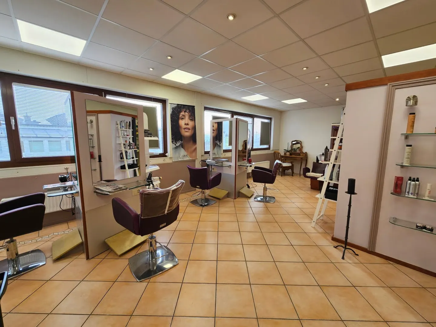 380 m2 distributed in 4 commercial premises. - Photo 4 of 6