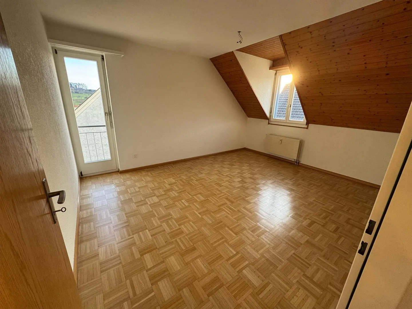 Appartement lumineux de 4,5 pièces avec terrasse, belle vue, 2 salles de bains - Photo 5 sur 7