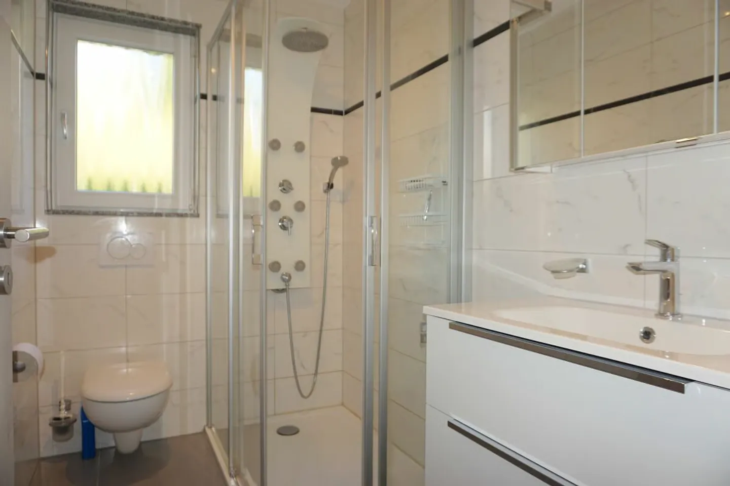 ARI-262 - Magnifique rez-de-jardin de 5,5 pièces dans une maison de standing à 2 logements - Photo 12 of 30