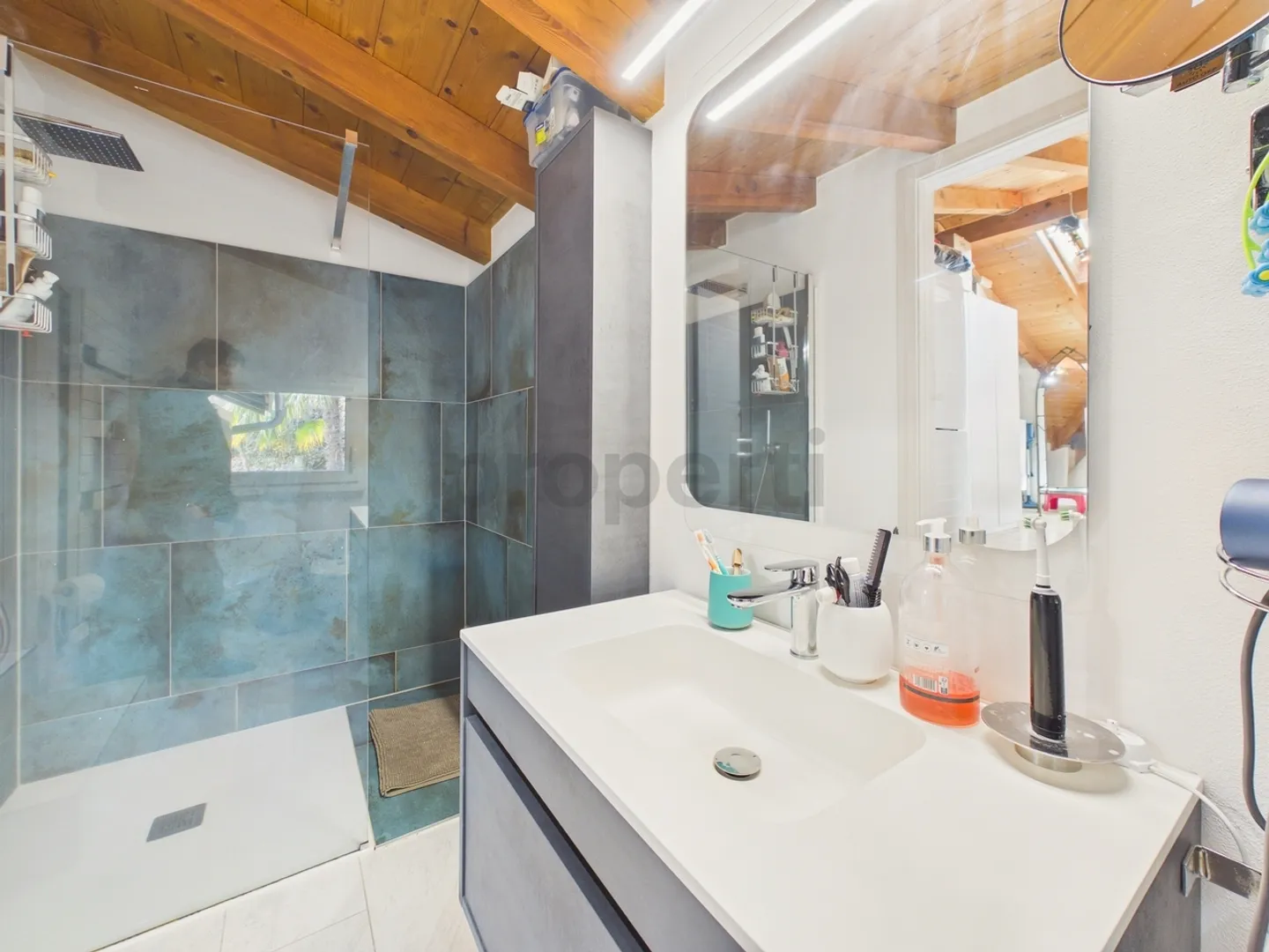 Exklusive Villa mit 7,5 Zimmern, eingebettet in die Natur mit dépendance und... - Foto 12 von 13