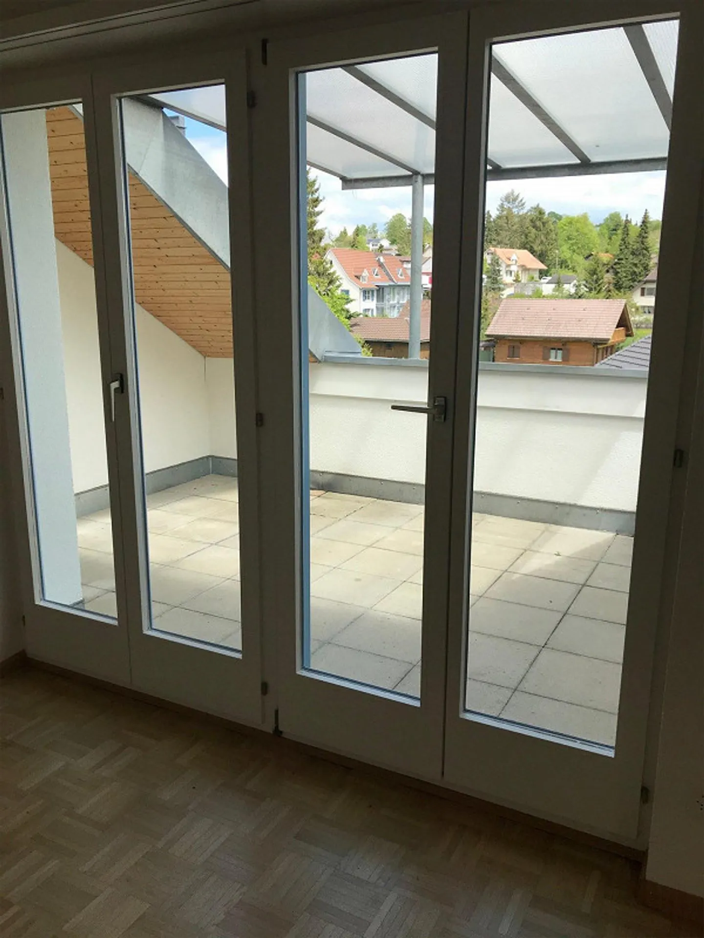 Appartement lumineux de 4,5 pièces avec terrasse, belle vue, 2 salles de bains - Photo 6 sur 7