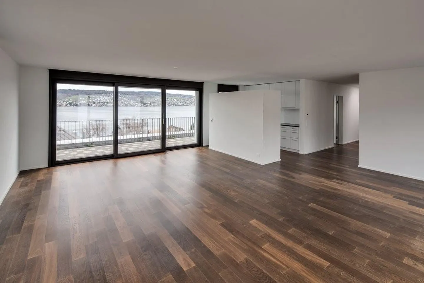 Dreamlike Penthouse Apartment with Panoramic Lake View in Rüschlikon - Photo 4 of 12