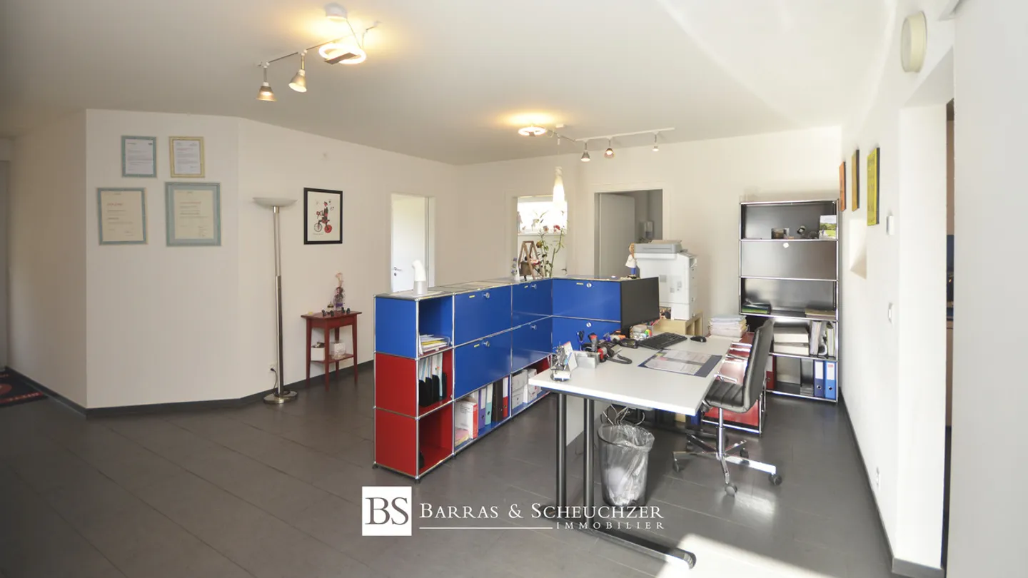 Multifunctional care center with 6 rooms and 9 parking spaces - Photo 3 of 12