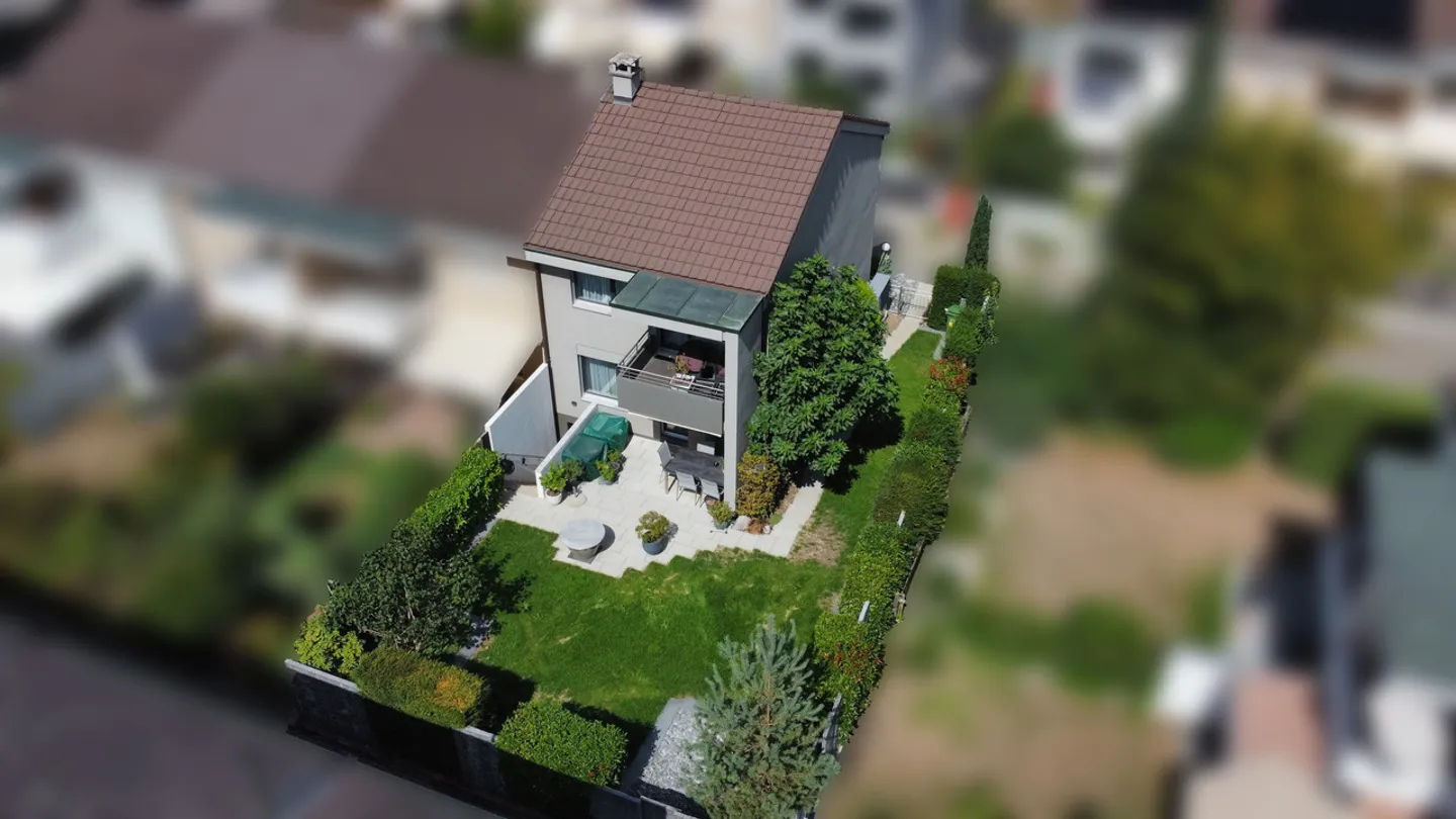 Maison de ville idyllique de 5,5 pièces avec garage et cheminée - Photo 16 sur 17