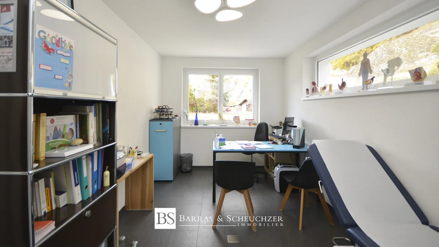 Multifunctional care center with 6 rooms and 9 parking spaces - Photo 4 of 12