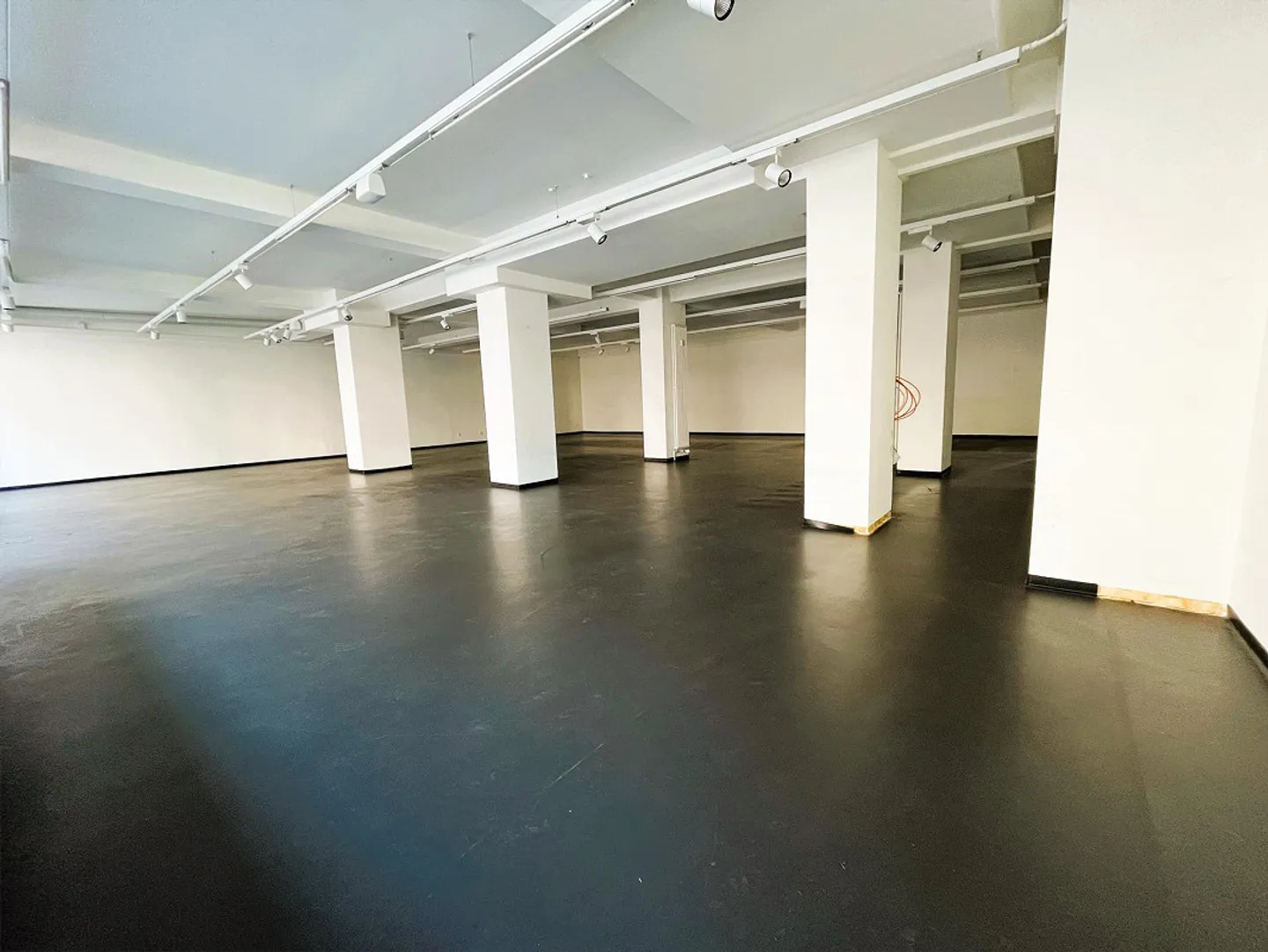 Approx. 208 m2 retail space in the city center of Chur - Photo 3 of 7