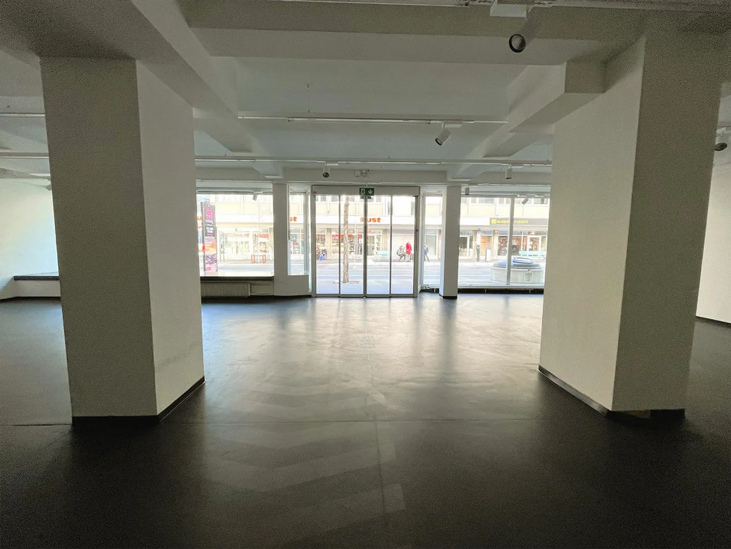 Approx. 208 m2 retail space in the city center of Chur - Photo 4 of 7