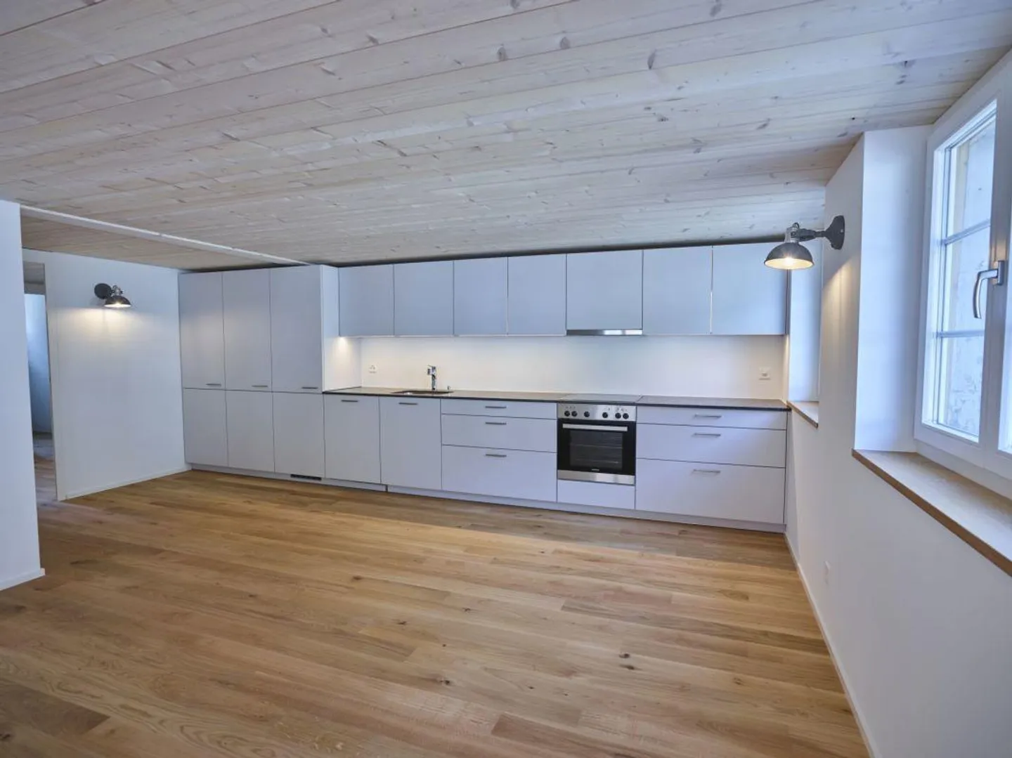 Loft 2.5-Room Apartment - Photo 1 of 13