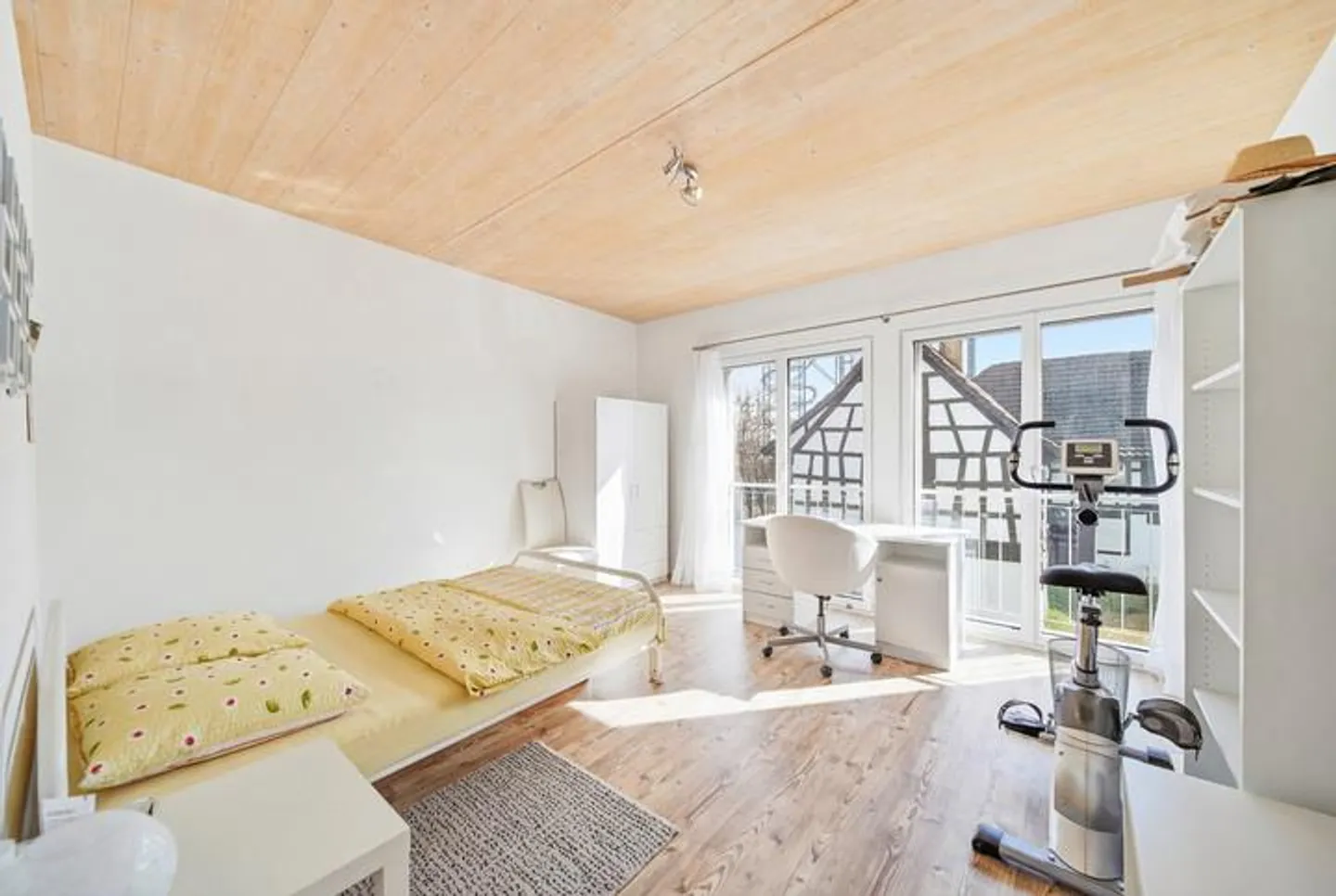 PURE FEELING OF HOME - 3.5 ROOM APARTMENT WITH LARGE GARDEN - Photo 4 of 7