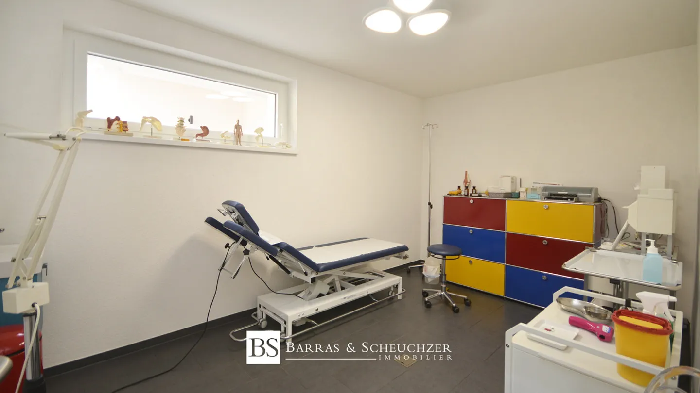 Multifunctional care center with 6 rooms and 9 parking spaces - Photo 7 of 12