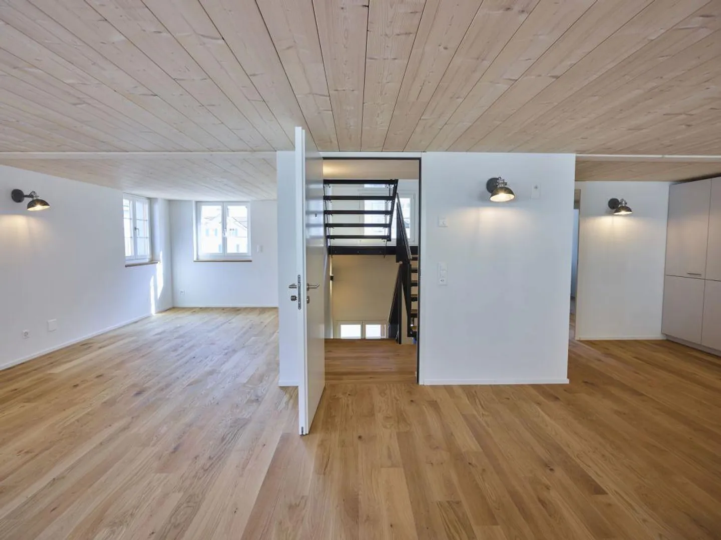 Loft 2.5-Room Apartment - Photo 7 of 13