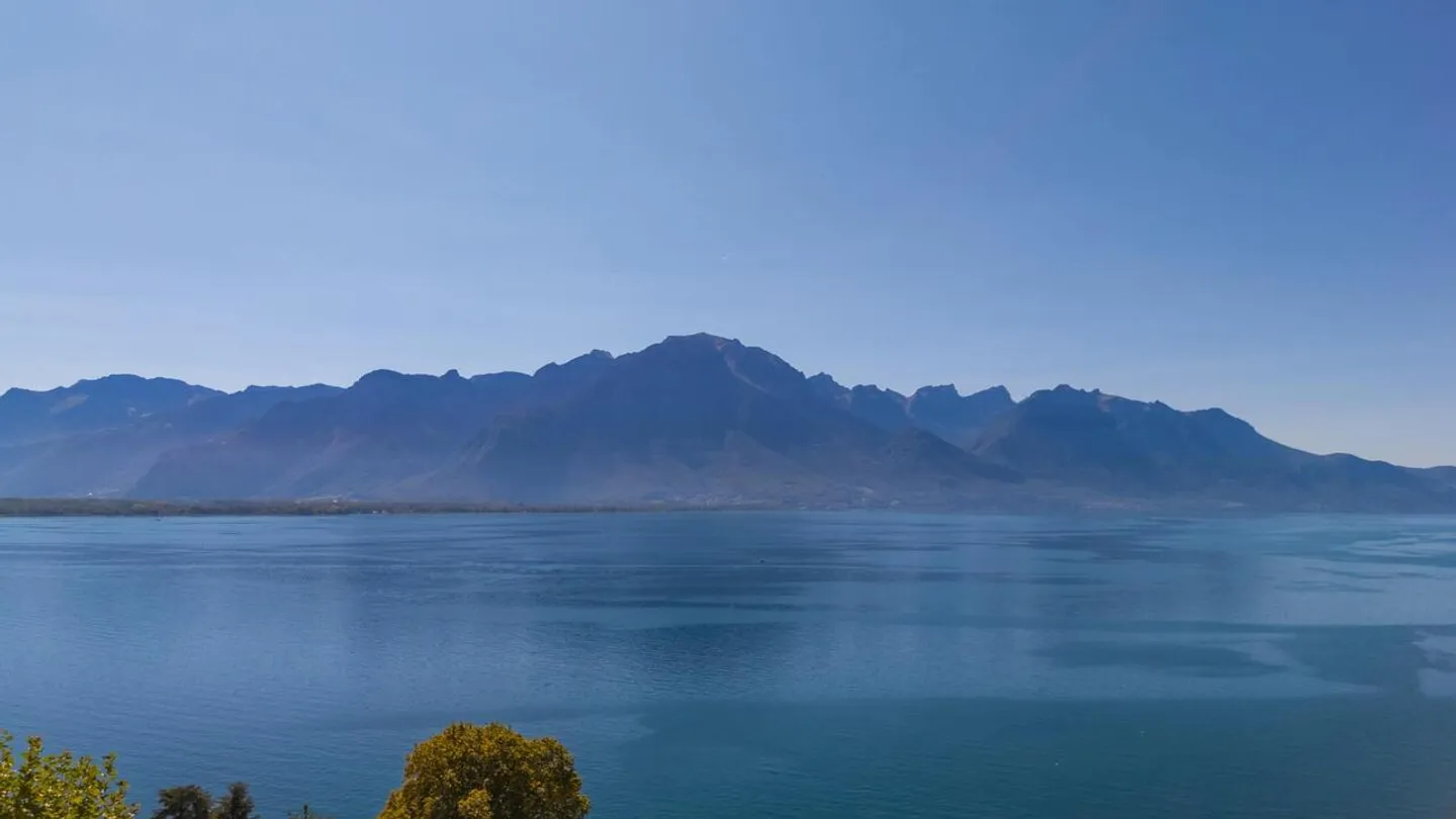 Charmante Villa mit Seeblick - Foto 1 von 12