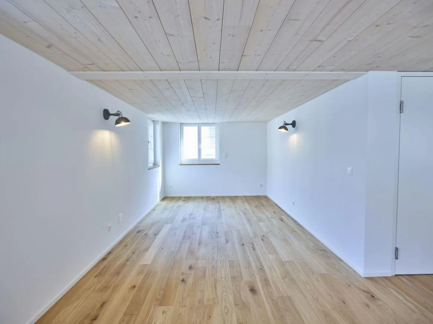 Loft 2.5-Room Apartment - Photo 10 of 13