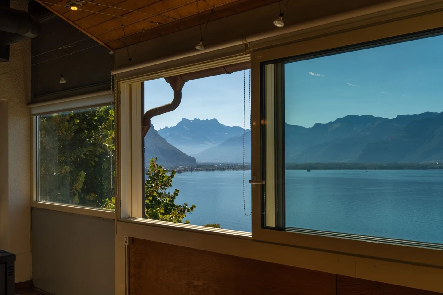 Charmante Villa mit Seeblick - Foto 3 von 12