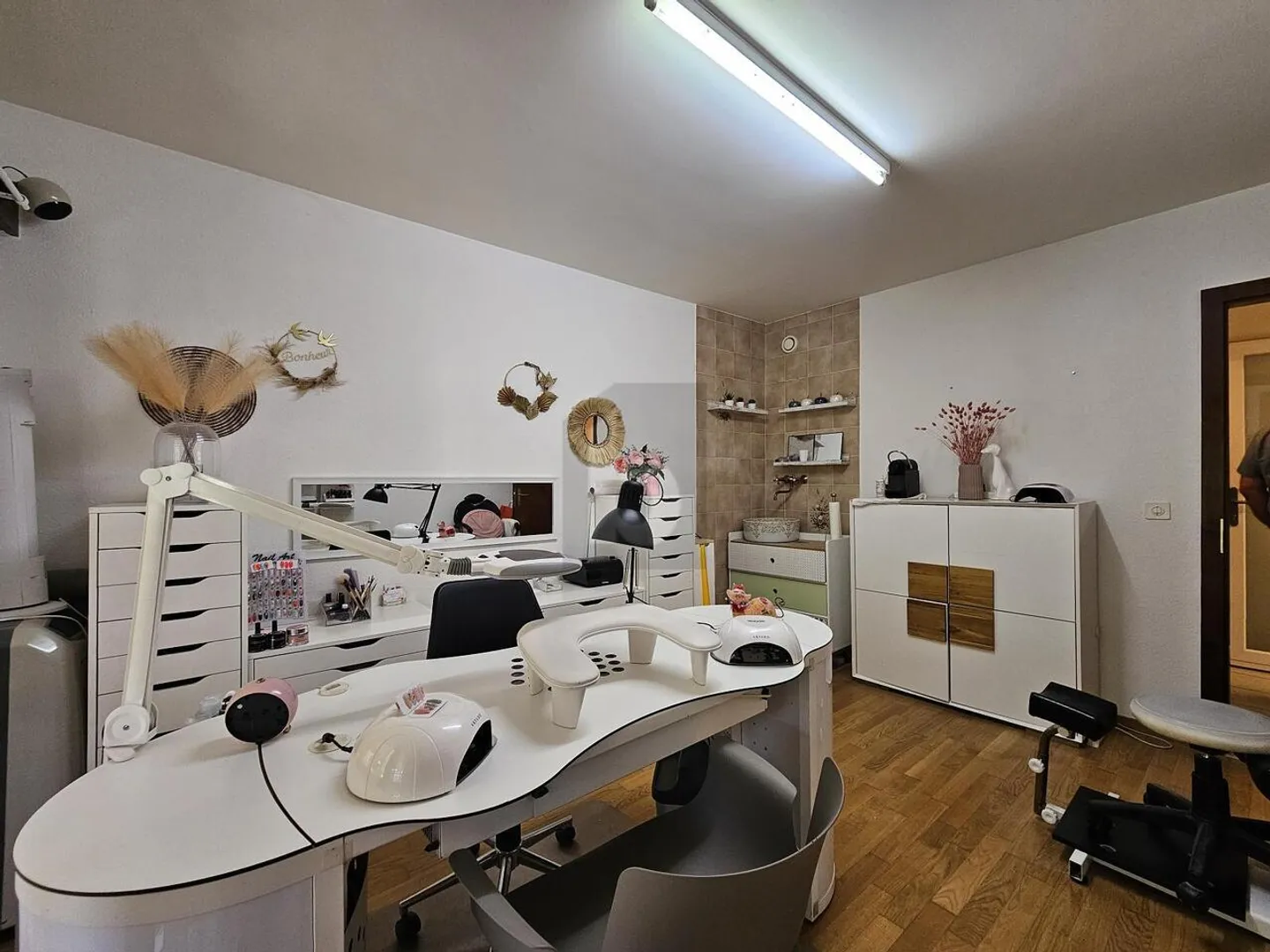 «SALONE DA BARBA SENZA FONDI COMMERCIALI!» - Foto 4 di 6