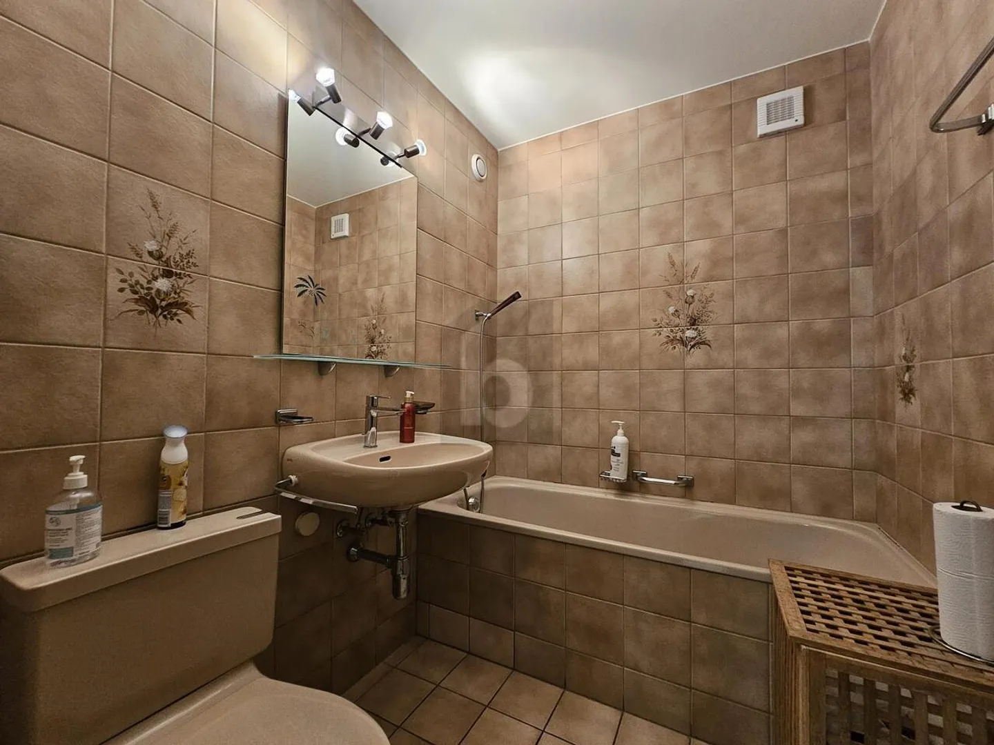 «SALONE DA BARBA SENZA FONDI COMMERCIALI!» - Foto 5 di 6