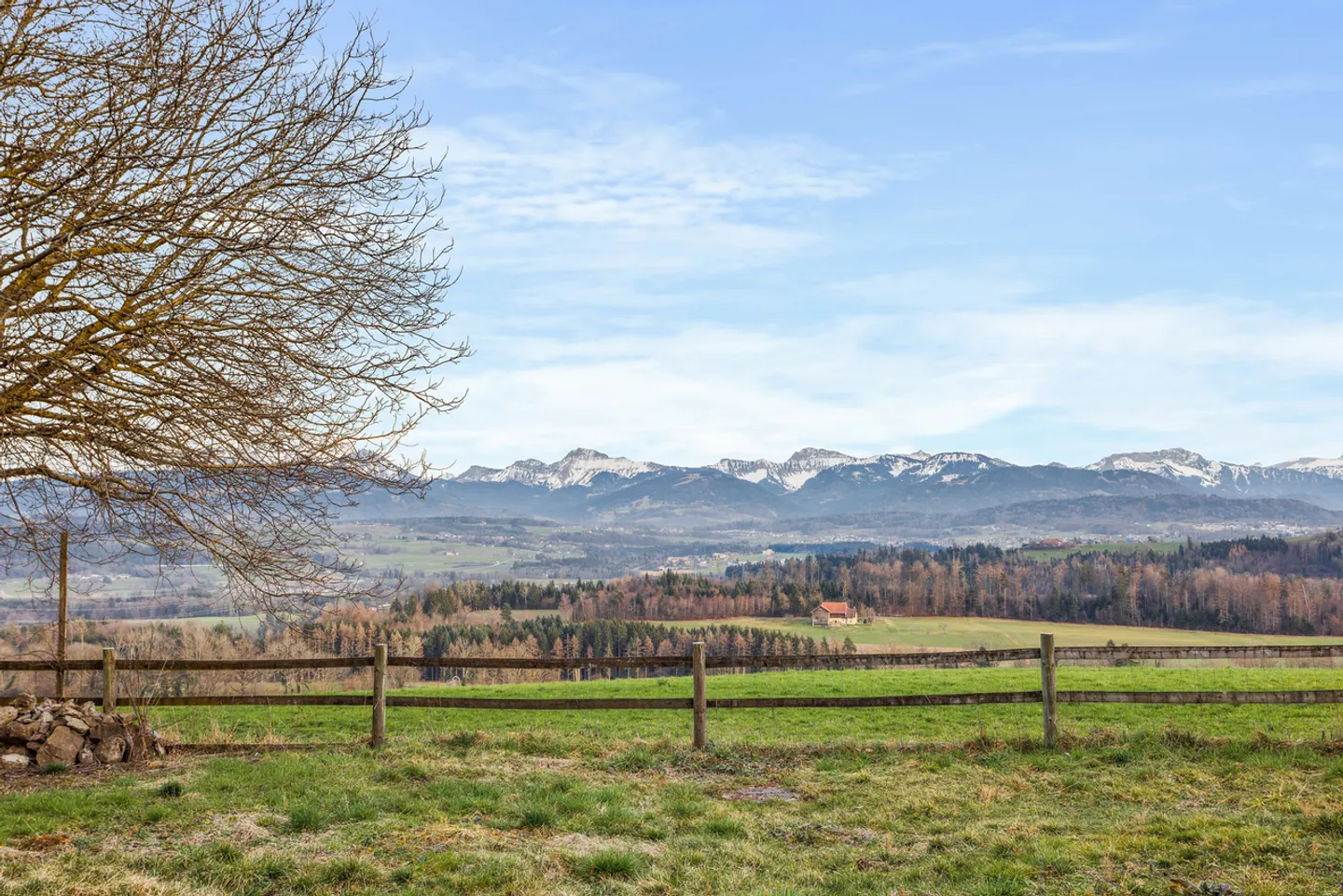 Fattoria ristrutturata del XIX secolo e fienile trasformabile in 3 appartamenti - Foto 1 di 13