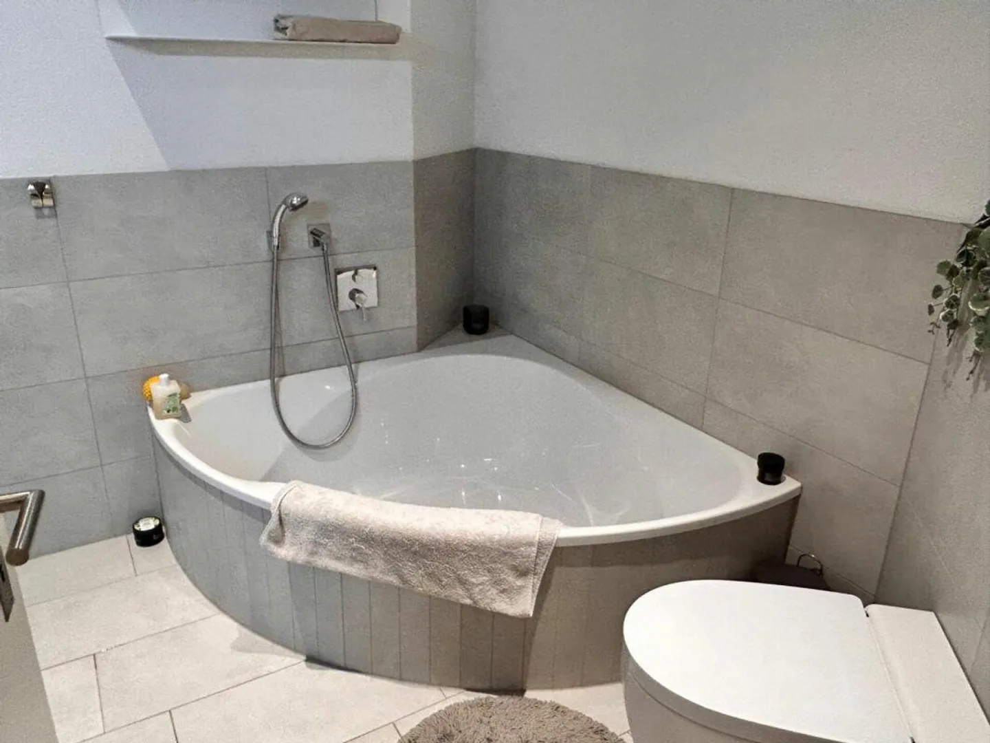 Modern condominiums with beautiful views - Photo 6 of 8