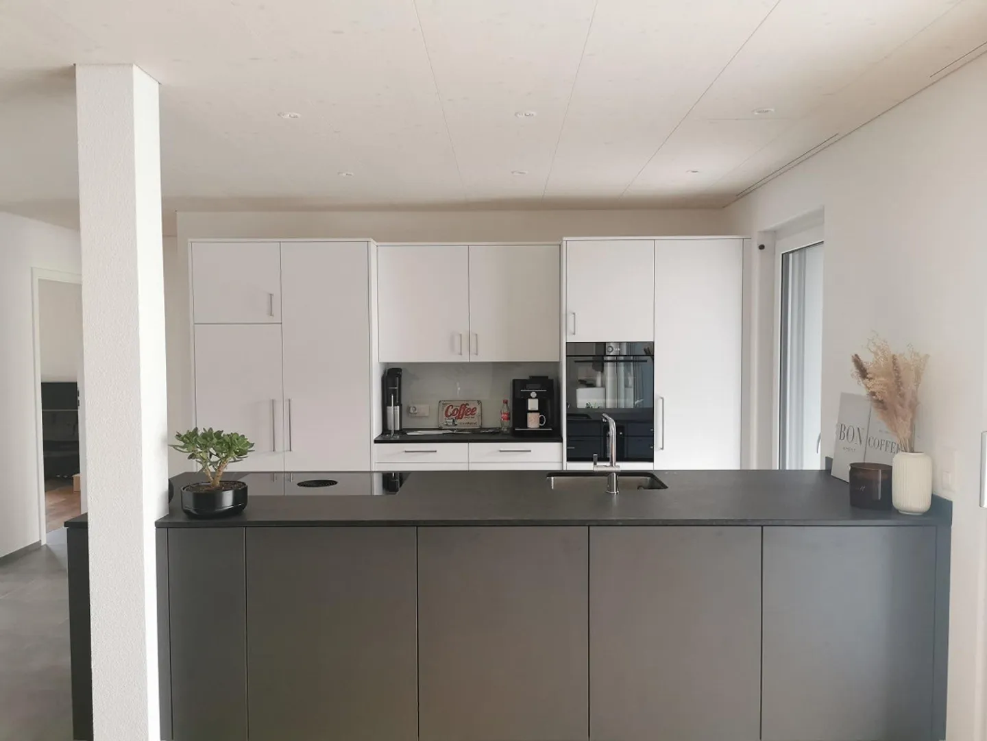 Appartement moderne de 4,5 pièces dans un emplacement central vous attend ! - Photo 1 sur 6