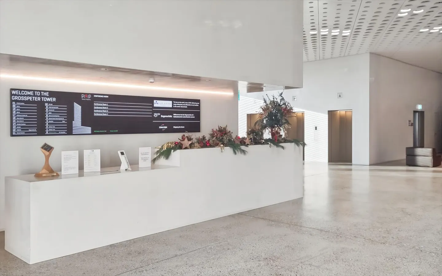 Lavora, organizza riunioni e promuovi la collaborazione in spazi per uffici presso Spaces Grosspeter Tower - Foto 5 di 18