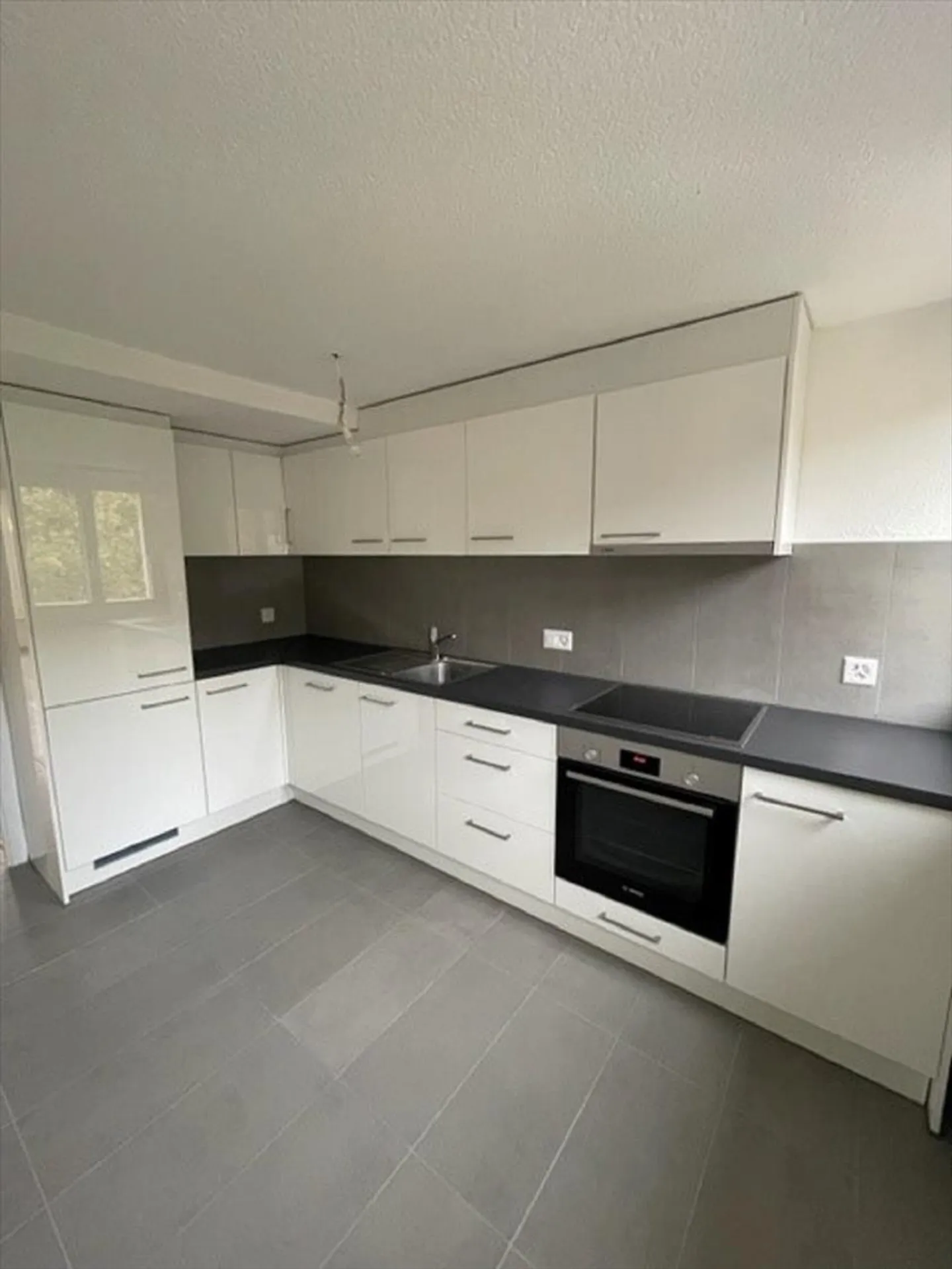 Ampio appartamento con 4 camere a La Neuveville ristrutturato - Foto 1 di 8
